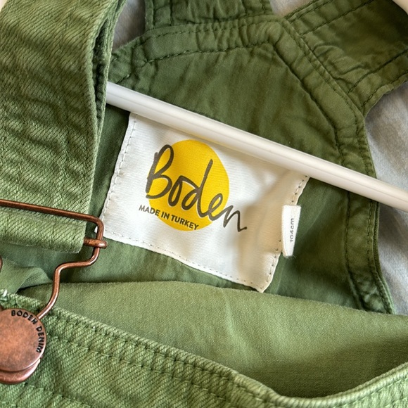 Mini Boden Heart Pocket Short Dungarees - Picture 6 of 6